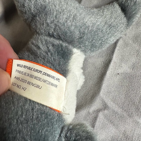 WILD REPUBLIC Gray Shark Plush 15" - Picture 11 of 13